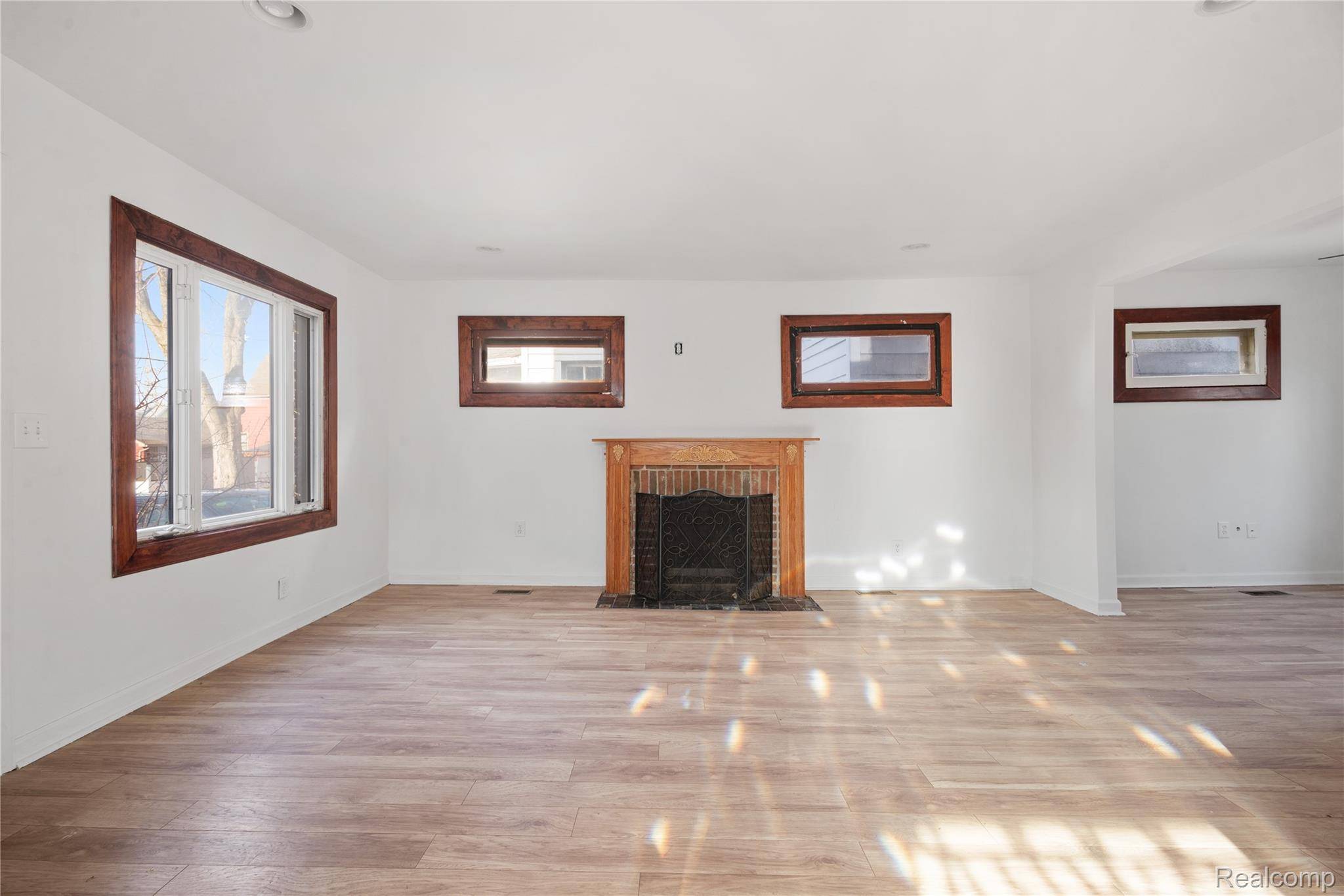 Wyandotte, MI 48192,147 1st ST