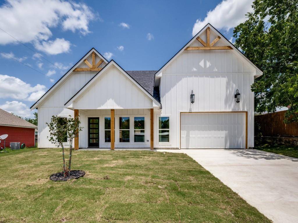 Decatur, TX 76234,204 W Collins