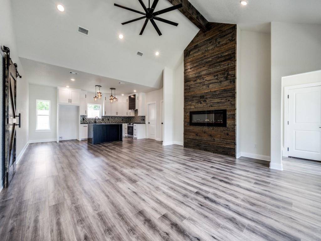 Decatur, TX 76234,204 W Collins