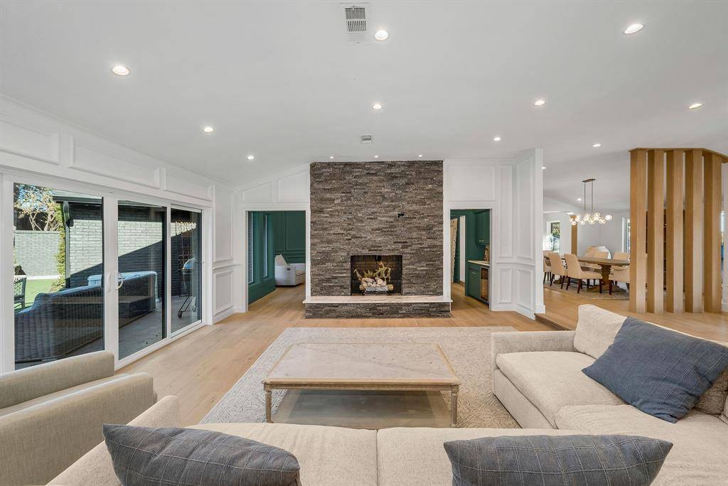 Dallas, TX 75240,6275 Preston Creek Drive