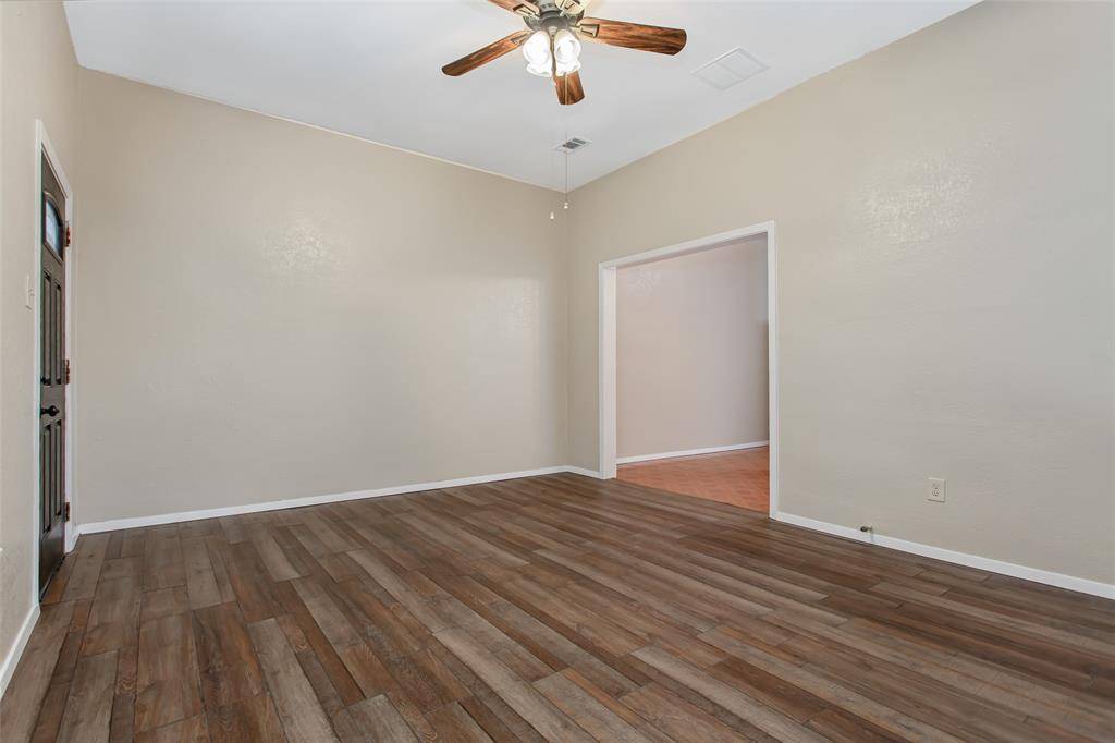 Dallas, TX 75214,111 1/2 S Henderson Avenue