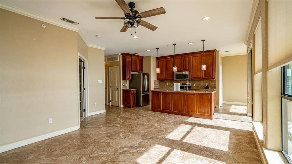 Granbury, TX 76048,401 E Pearl Street #2103