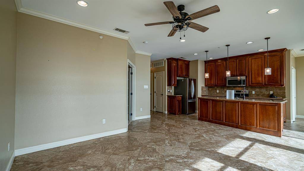 Granbury, TX 76048,401 E Pearl Street #2103