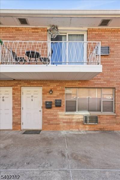 Ridgefield Park Village, NJ 07660,435 Teaneck Rd #11