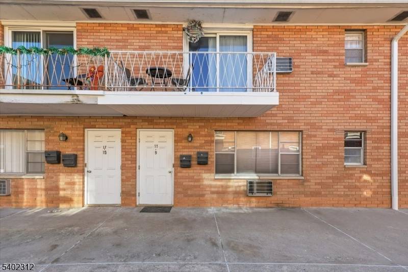 Ridgefield Park Village, NJ 07660,435 Teaneck Rd #11