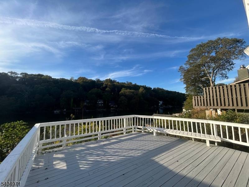 Hopatcong Boro, NJ 07843,38 W River Styx Rd