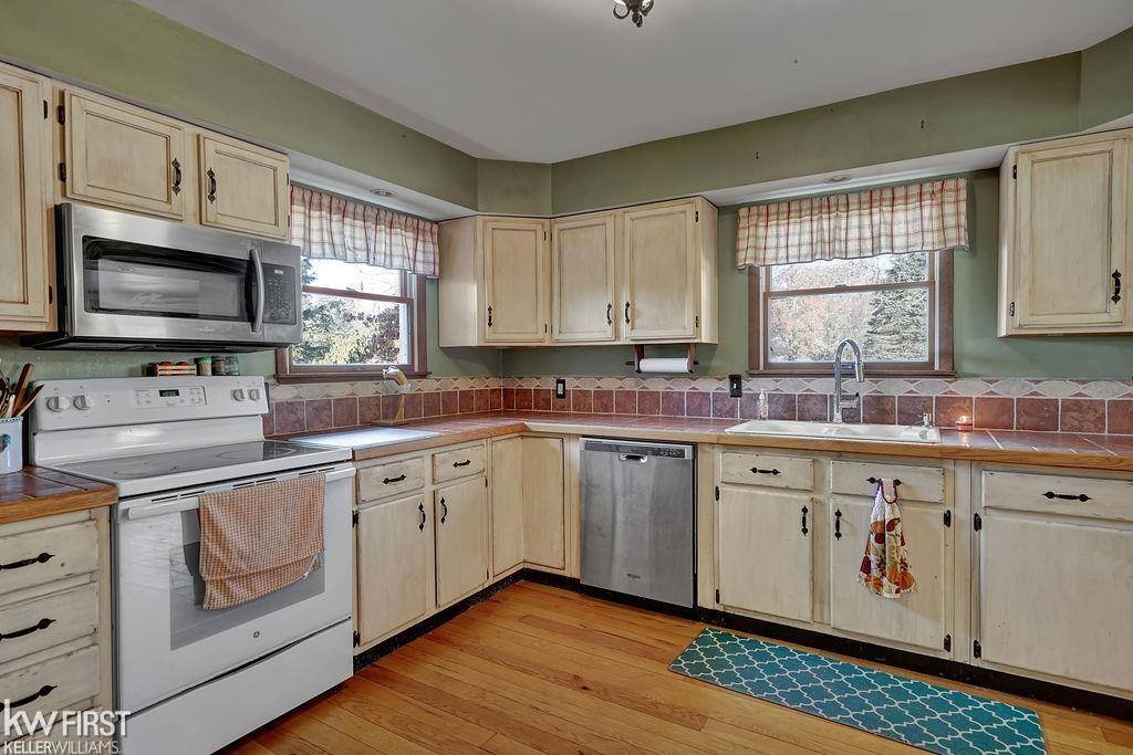 Columbiaville, MI 48421,5727 Stanley RD