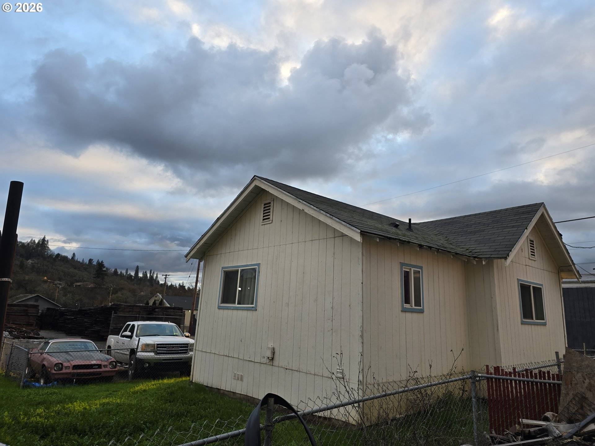 Roseburg, OR 97470,413 NE BOSTON ST