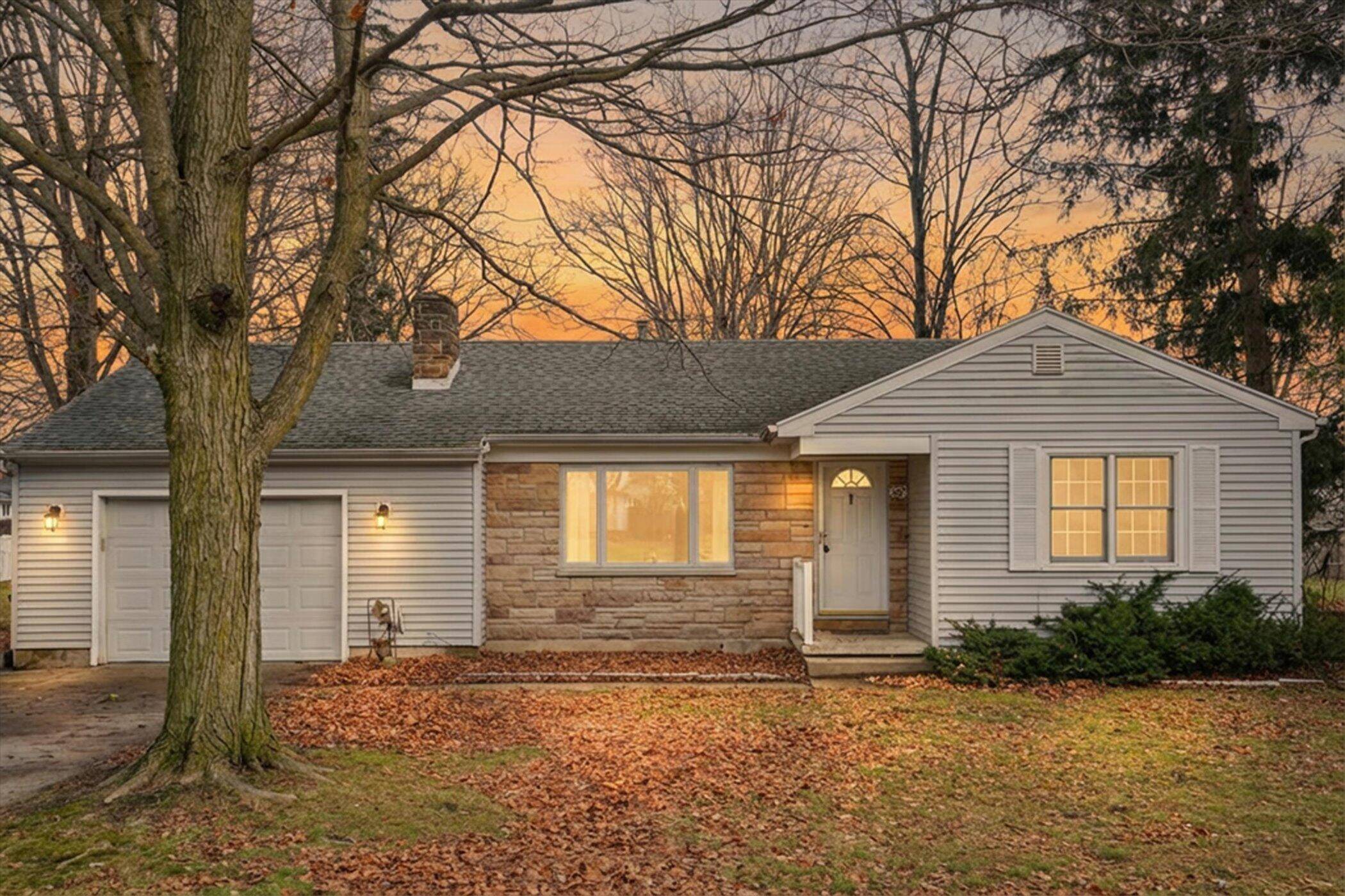 Eaton Rapids, MI 48827,107 S Center ST