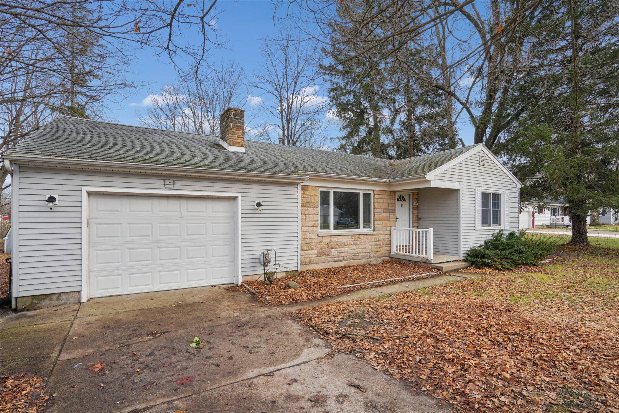 Eaton Rapids, MI 48827,107 S Center ST