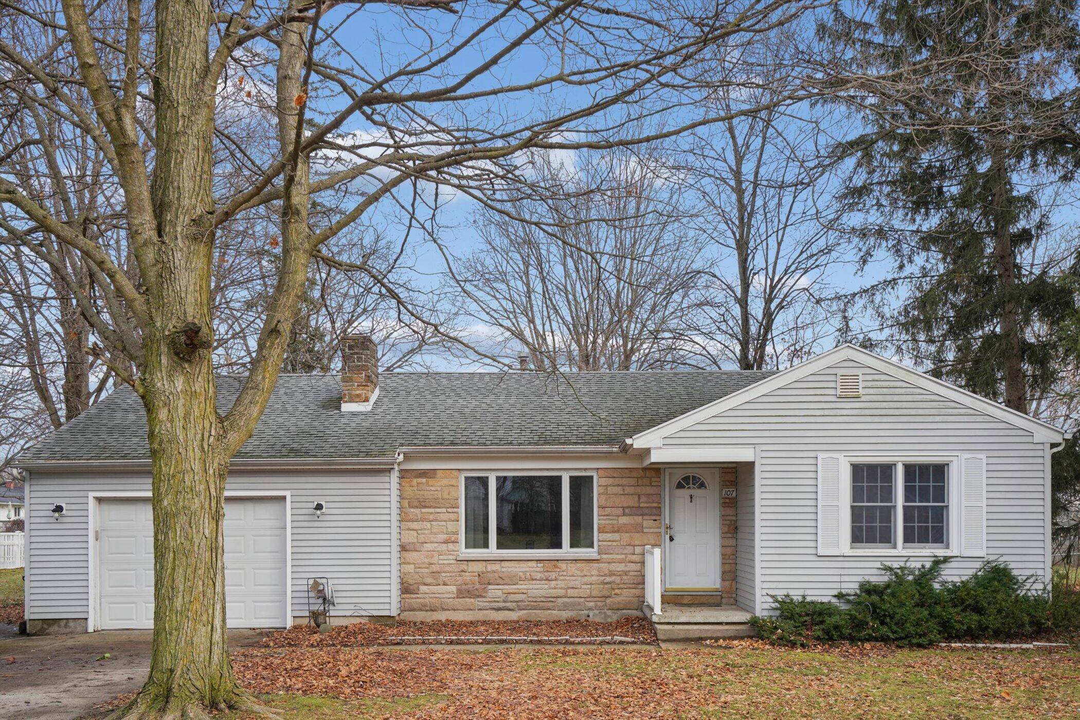 Eaton Rapids, MI 48827,107 S Center ST