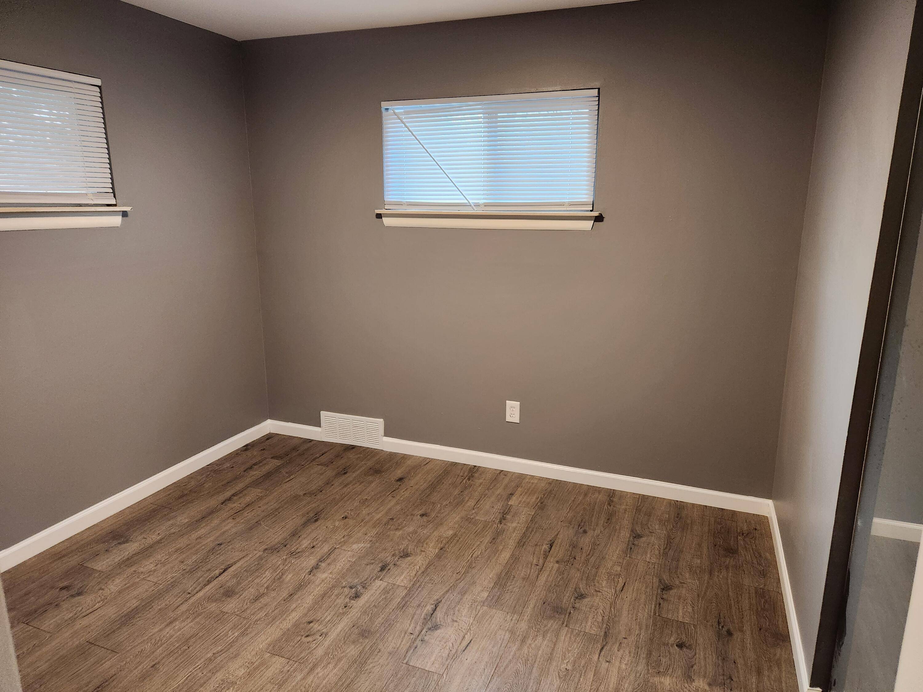 Madison Heights, MI 48071,29121 Mark AVE