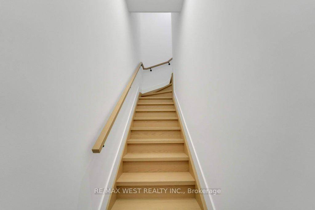 Toronto C03, ON M6C 3V6,661 Winona DR