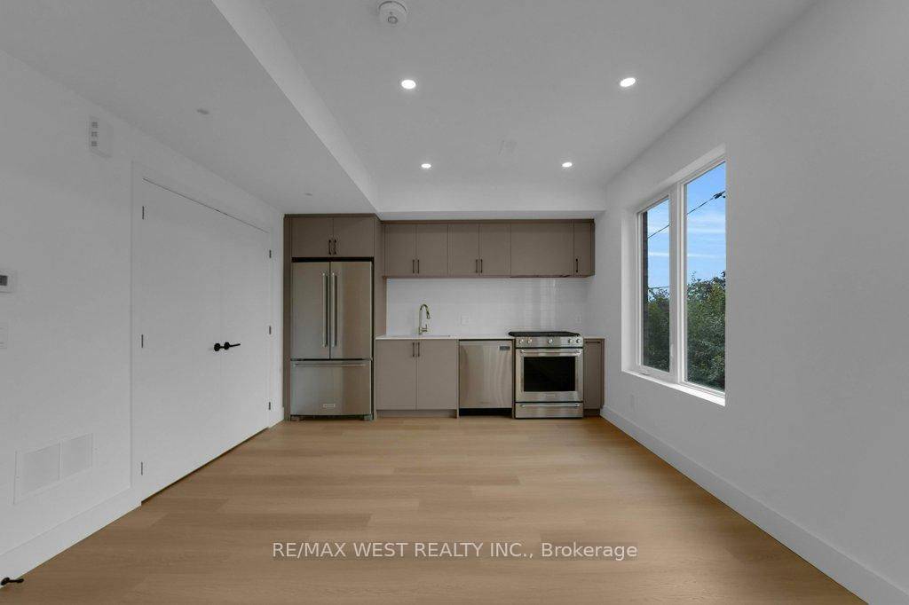 Toronto C03, ON M6C 3V6,661 Winona DR