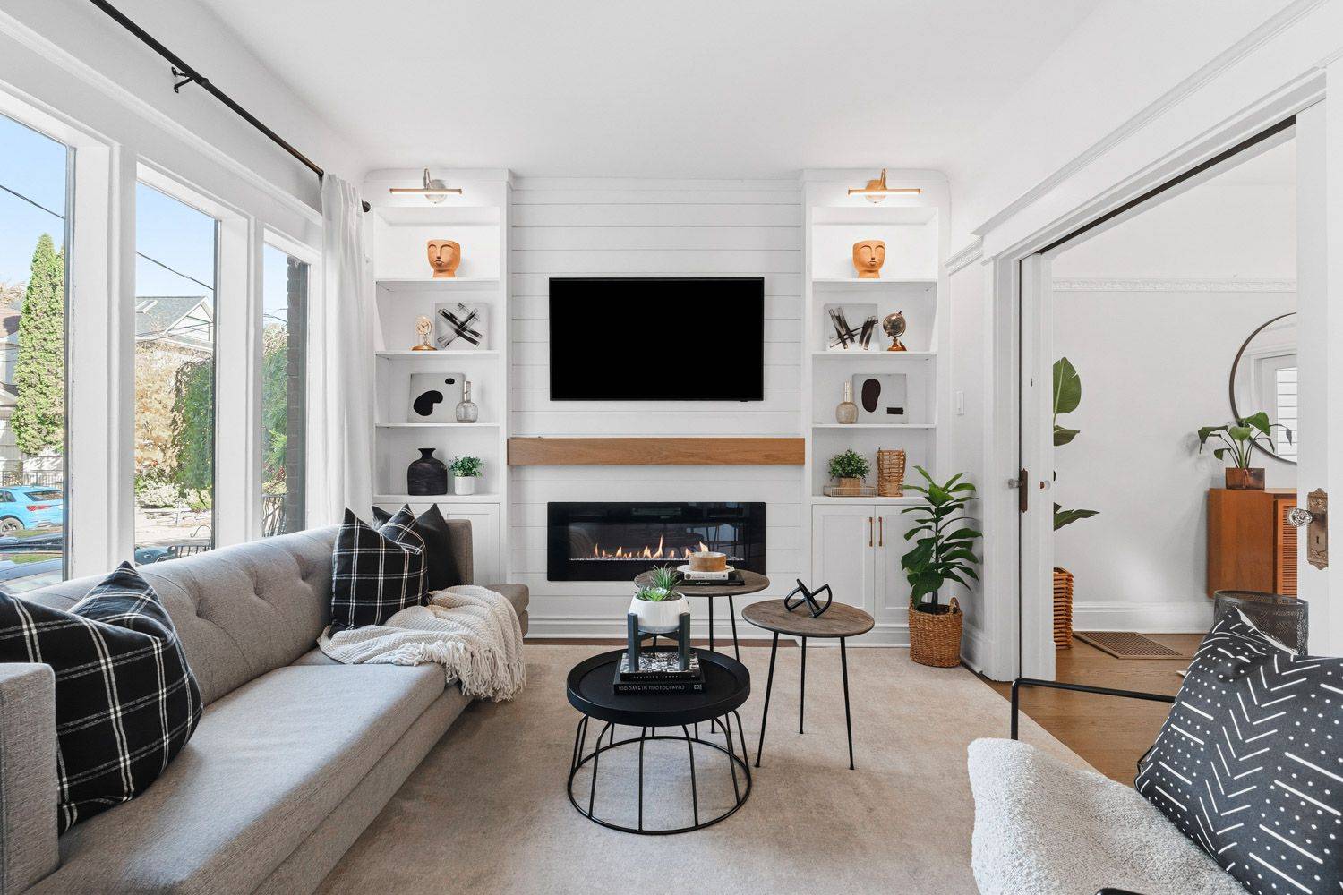 Toronto E02, ON M4L 1S1,7 Juniper AVE