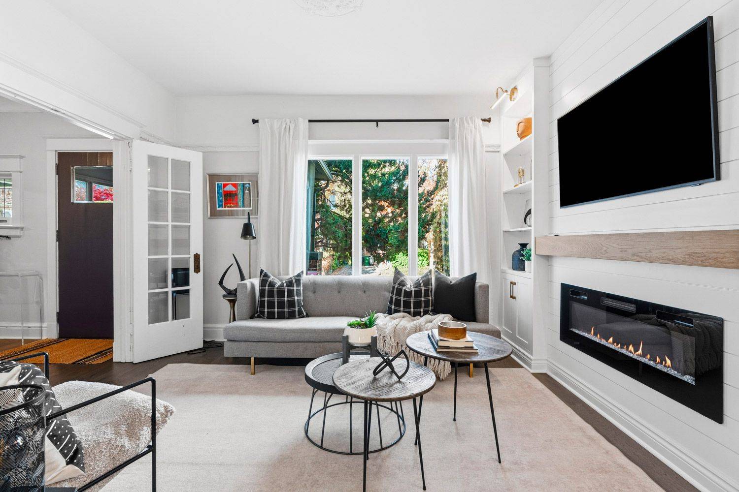 Toronto E02, ON M4L 1S1,7 Juniper AVE