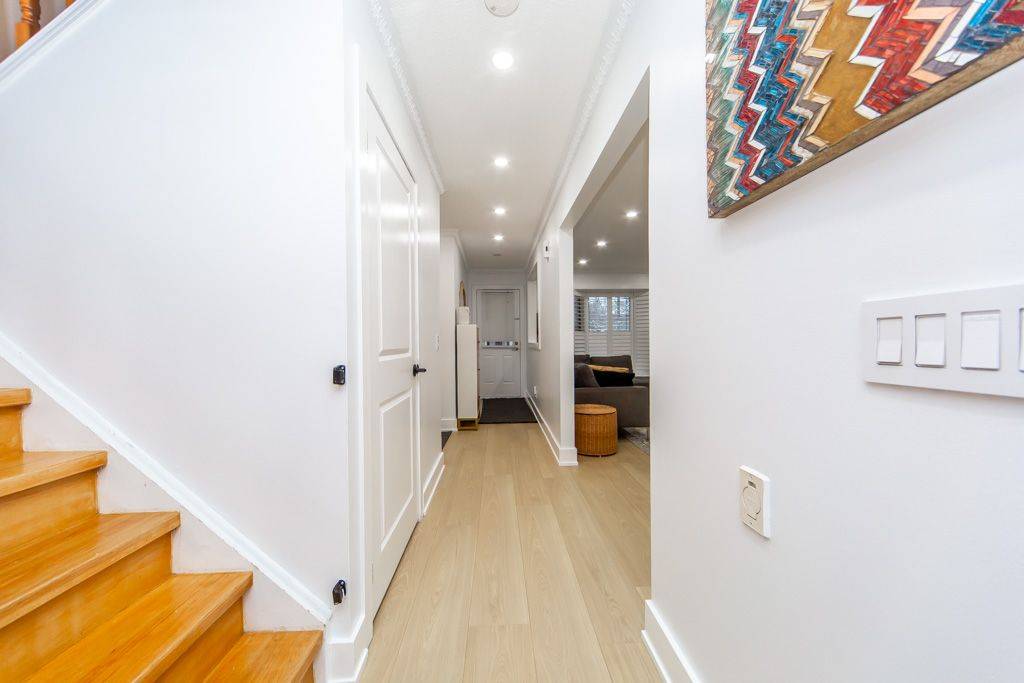 Toronto E11, ON M1B 2Z4,79 McKnight DR