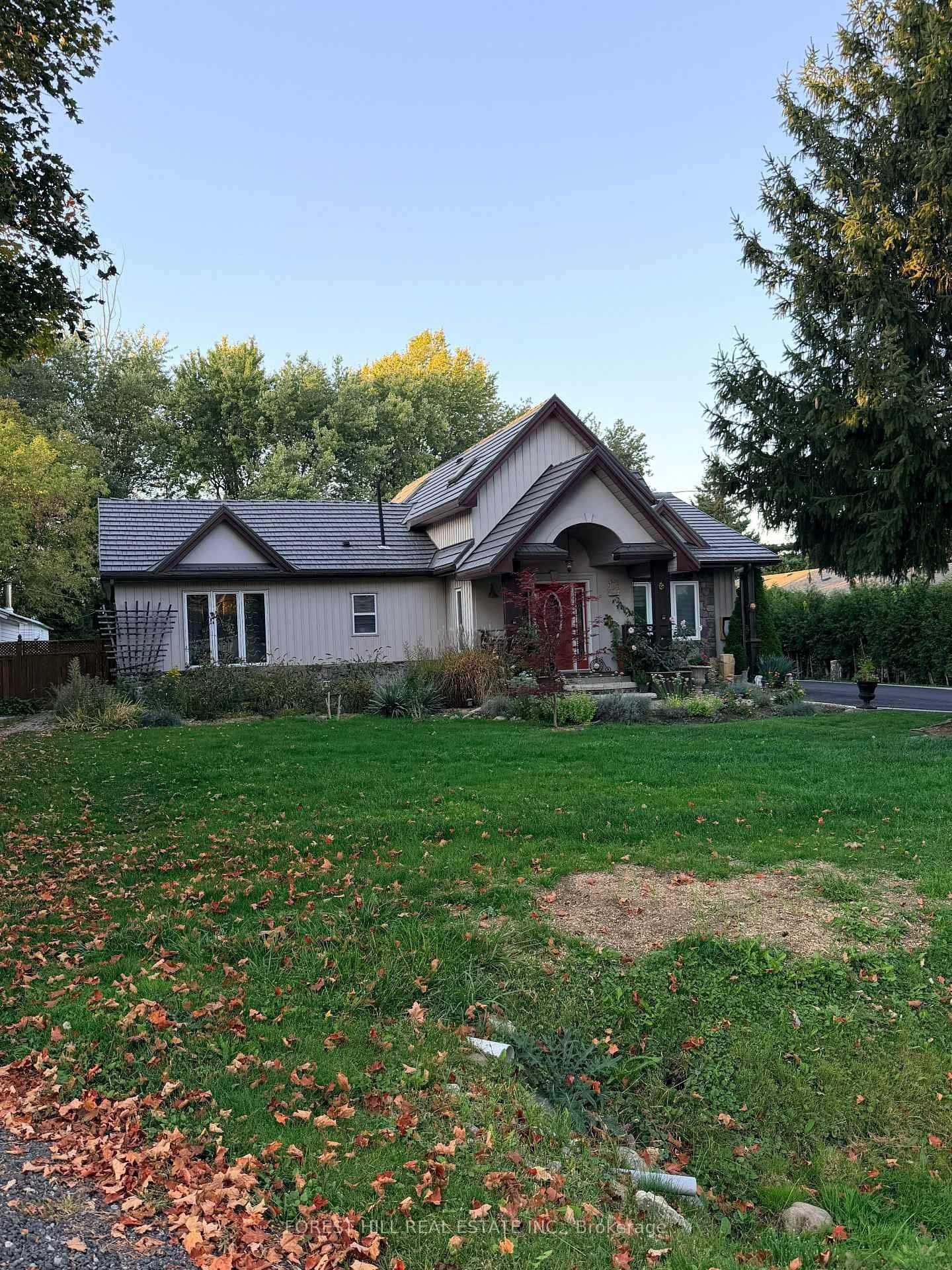 Pickering, ON L1X 0K1,240 Martins ST #B1