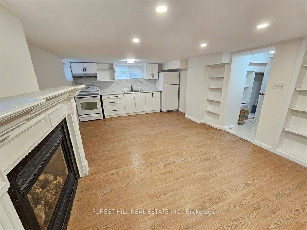 Pickering, ON L1X 0K1,240 Martins ST #B1