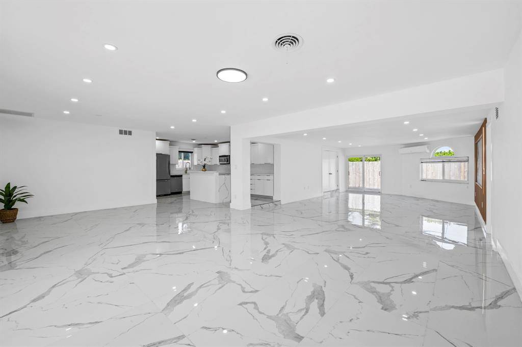 Fort Lauderdale, FL 33308,2185 Imperial Point Dr