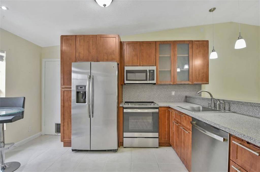 Pompano Beach, FL 33063,5544 Lakewood Cir #E