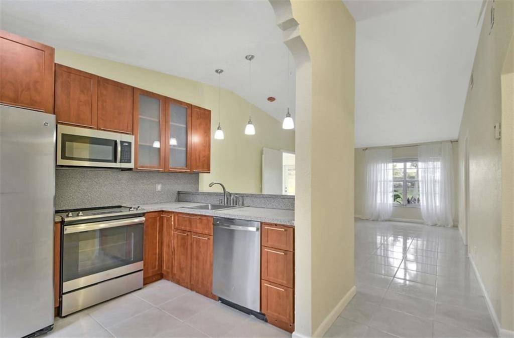 Pompano Beach, FL 33063,5544 Lakewood Cir #E