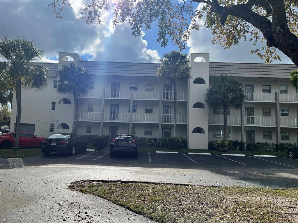 Sunrise, FL 33322,8100 Sunrise Lakes Blvd #307