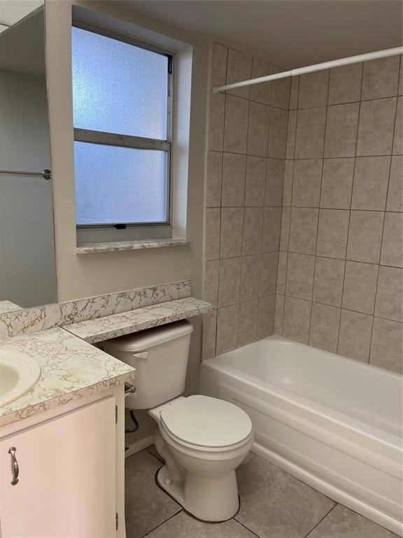 Sunrise, FL 33322,8100 Sunrise Lakes Blvd #307