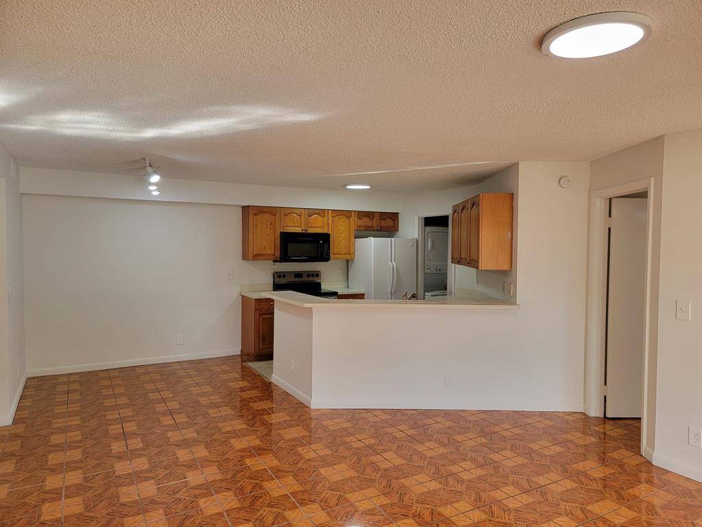 Sunrise, FL 33322,9999 SUMMERBREEZE DR #103