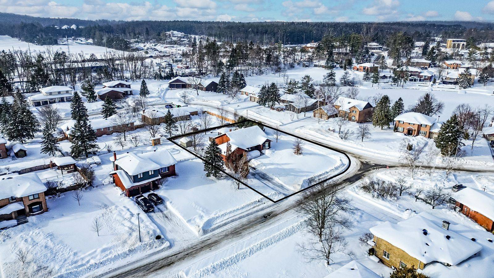 Springwater, ON L9X 0N4,1 Lilac LN