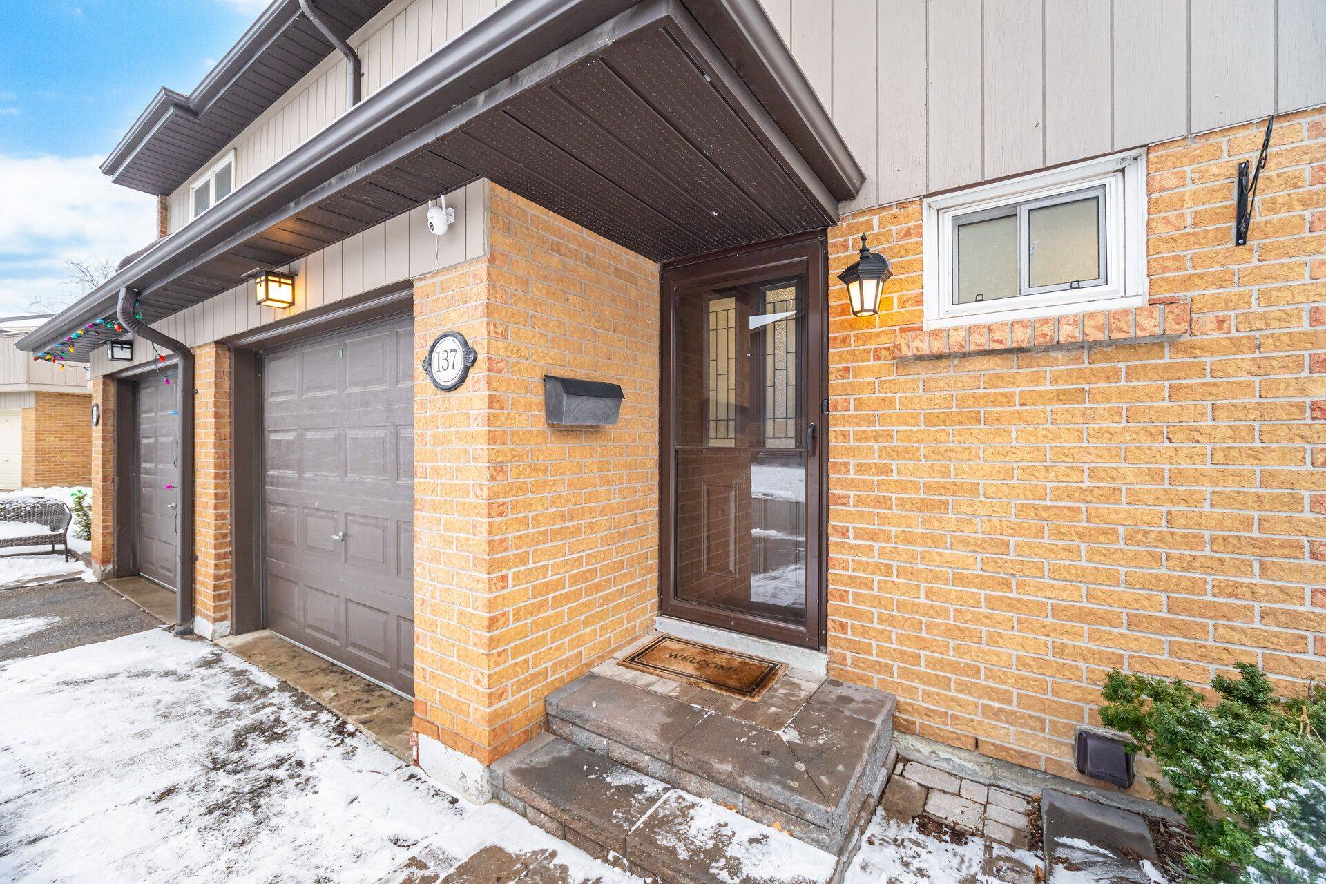 Mississauga, ON L4W 2N9,1951 Rathburn RD E #137