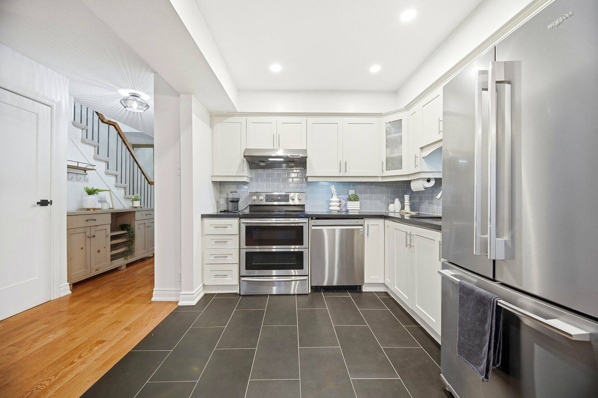 Mississauga, ON L4W 2N9,1951 Rathburn RD E #137