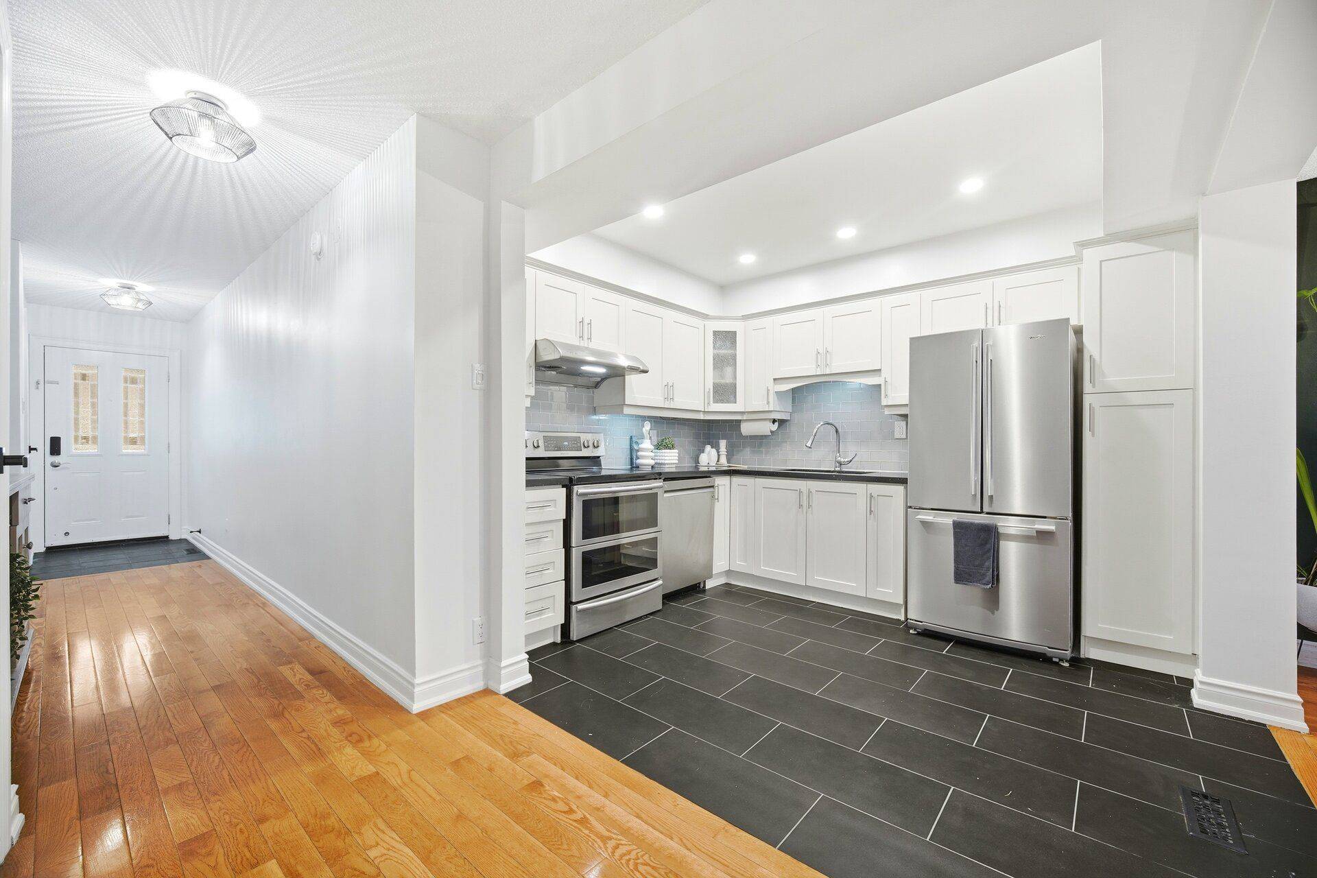 Mississauga, ON L4W 2N9,1951 Rathburn RD E #137