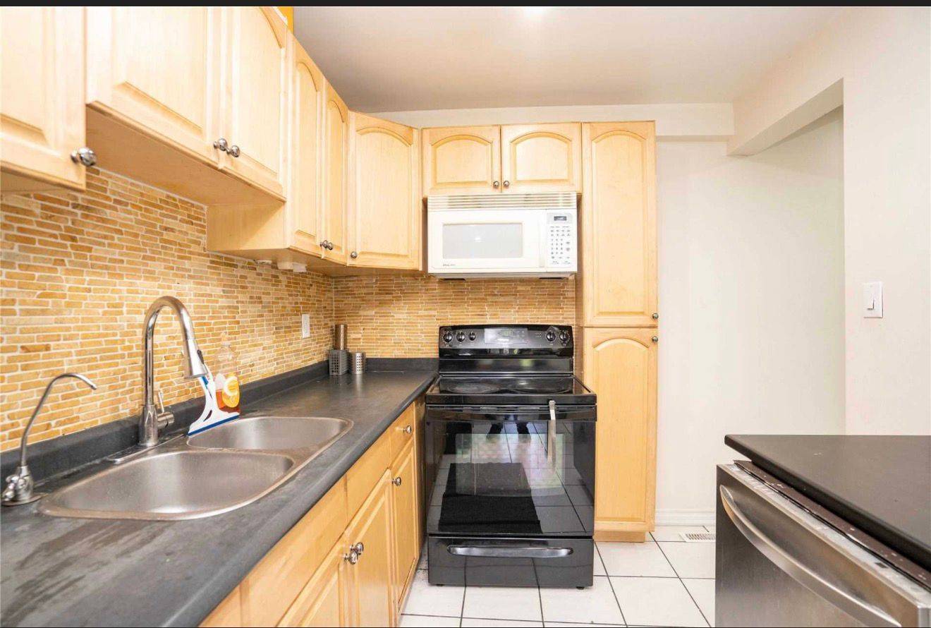 Brampton, ON L6V 3R5,11 Rusthall WAY