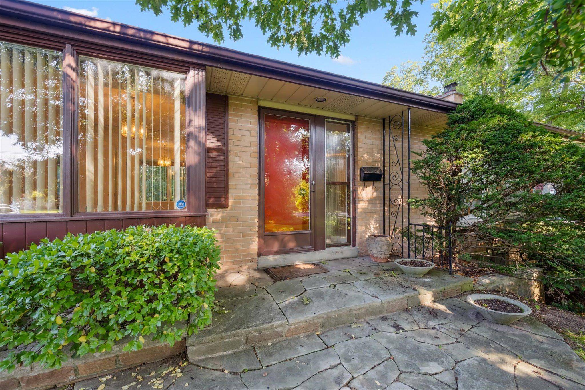 Oakville, ON L6J 2L2,1095 Linbrook RD