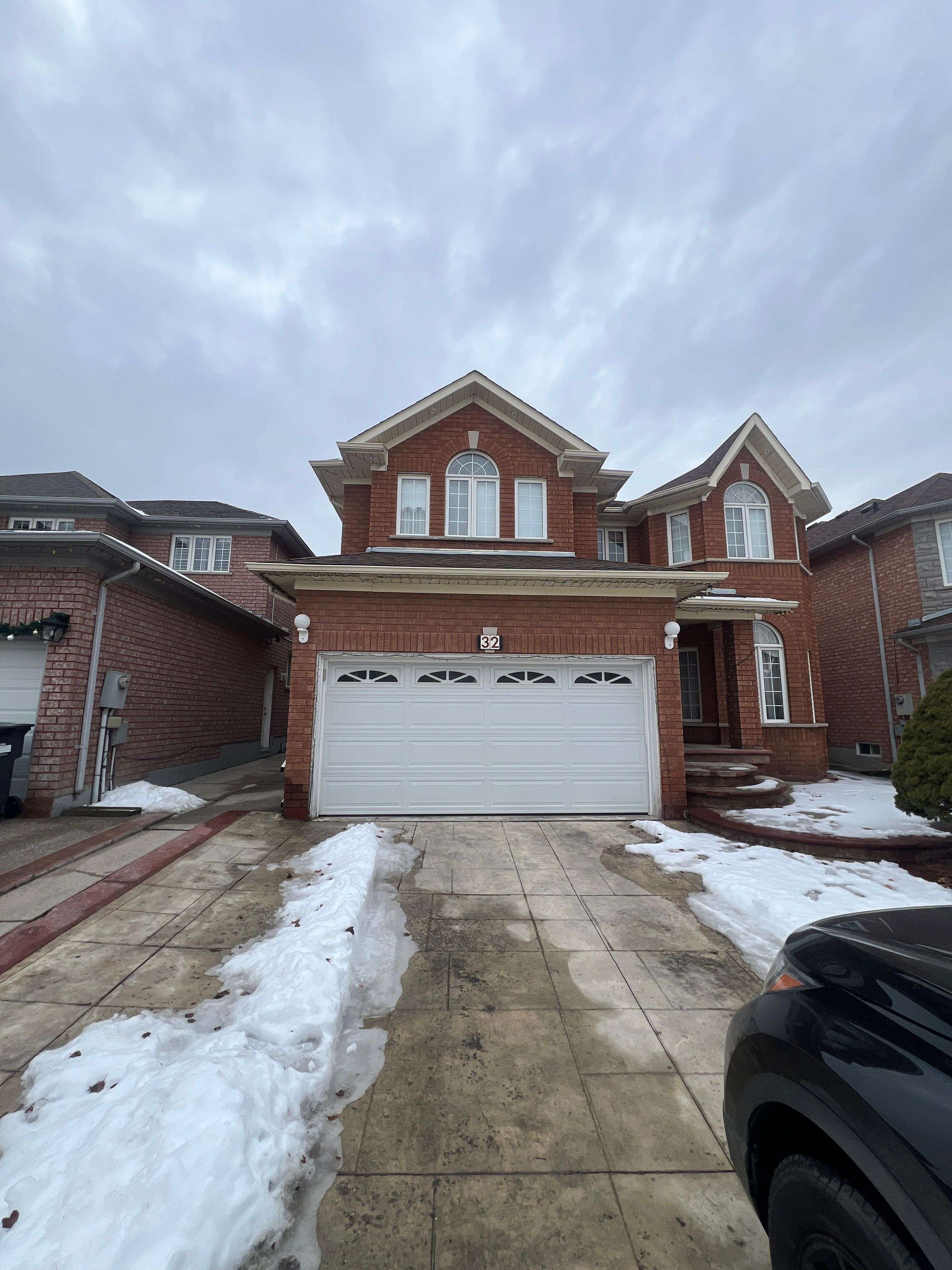Brampton, ON L6R 1M2,32 Mapleview AVE