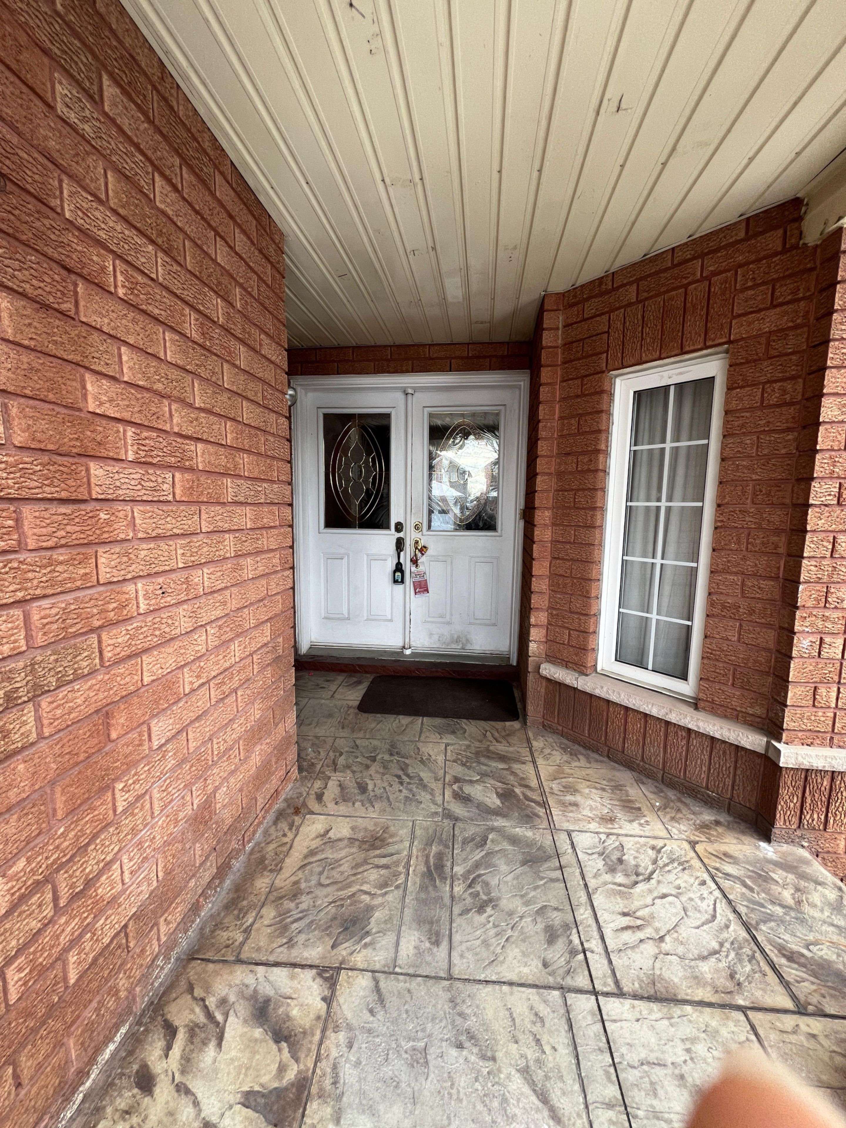 Brampton, ON L6R 1M2,32 Mapleview AVE