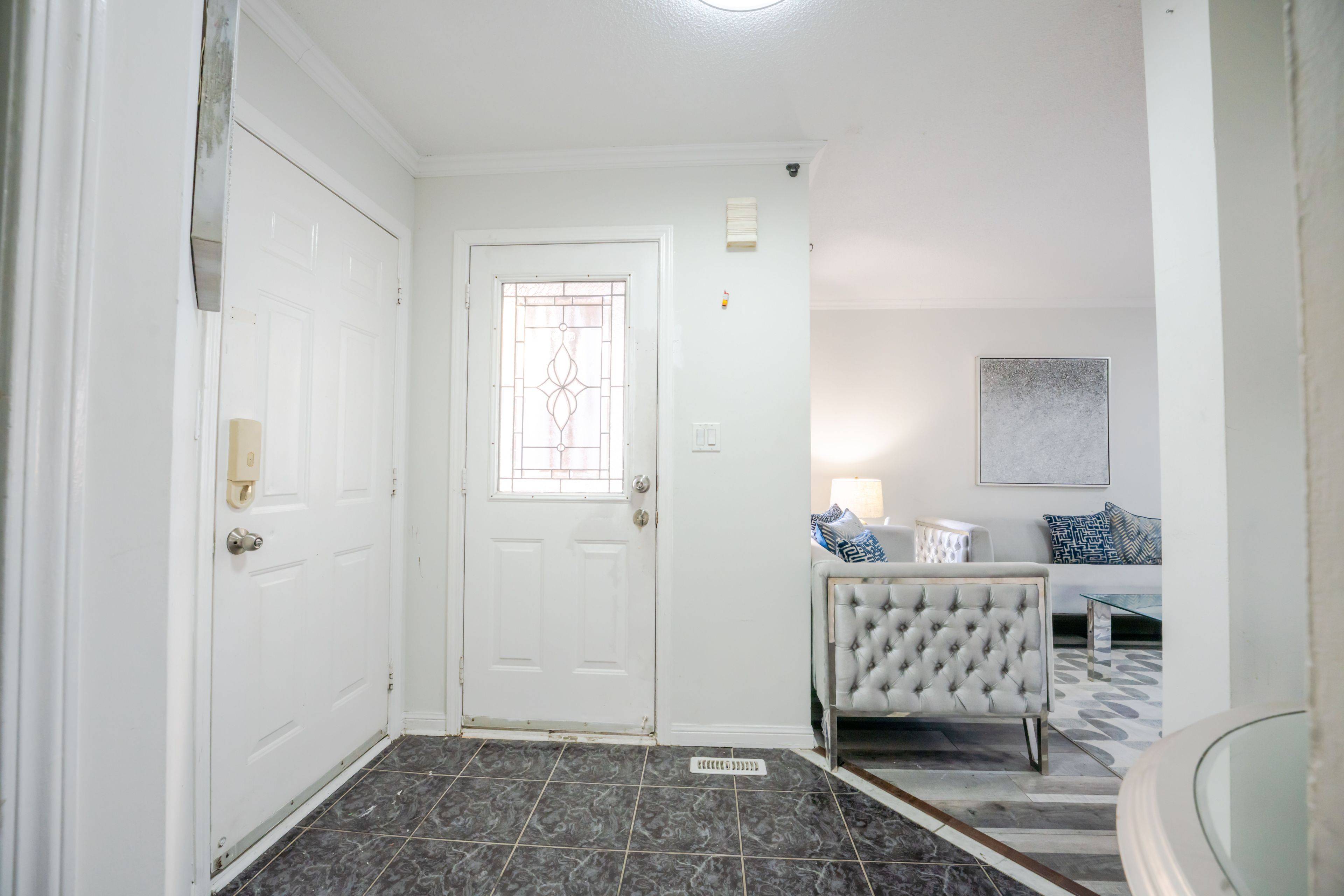 Brampton, ON L6R 2L3,7 Mount Fuji CRES