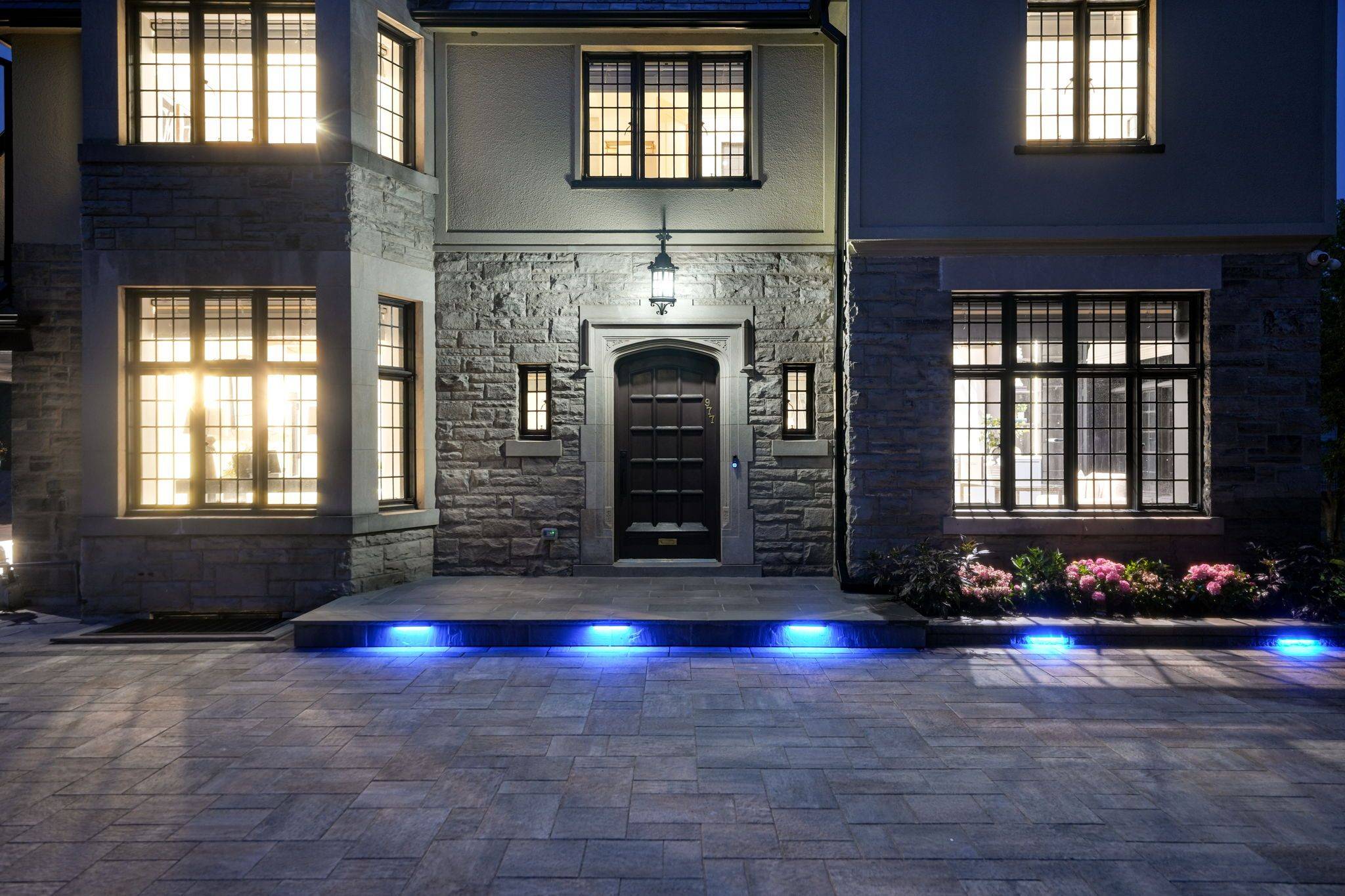 Burlington, ON L7T 1R2,977 Unsworth AVE