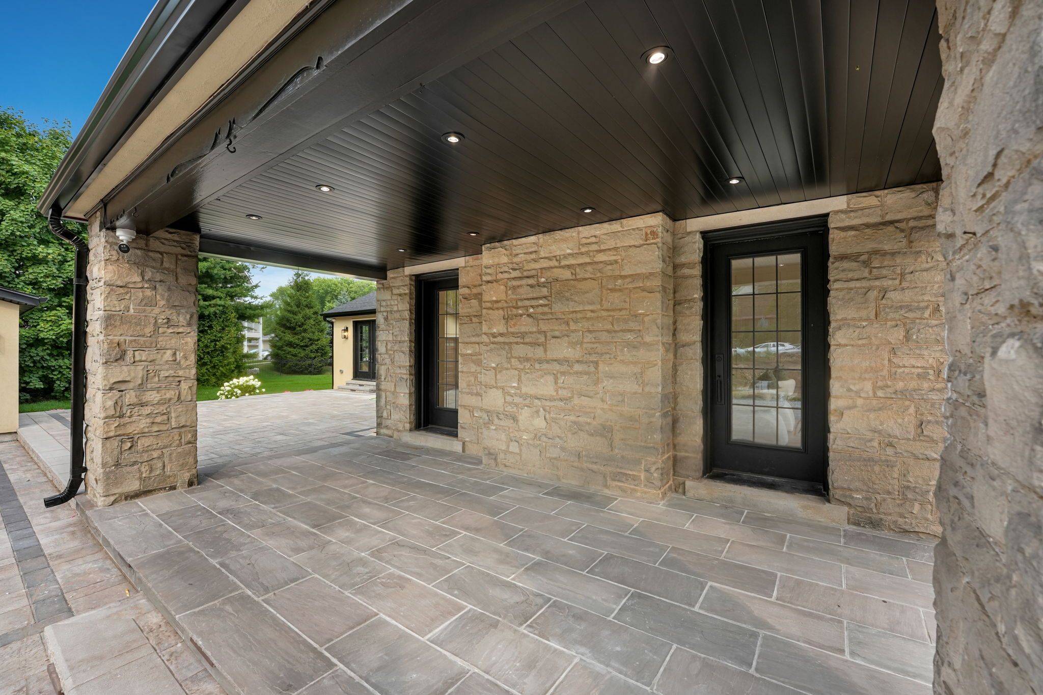 Burlington, ON L7T 1R2,977 Unsworth AVE