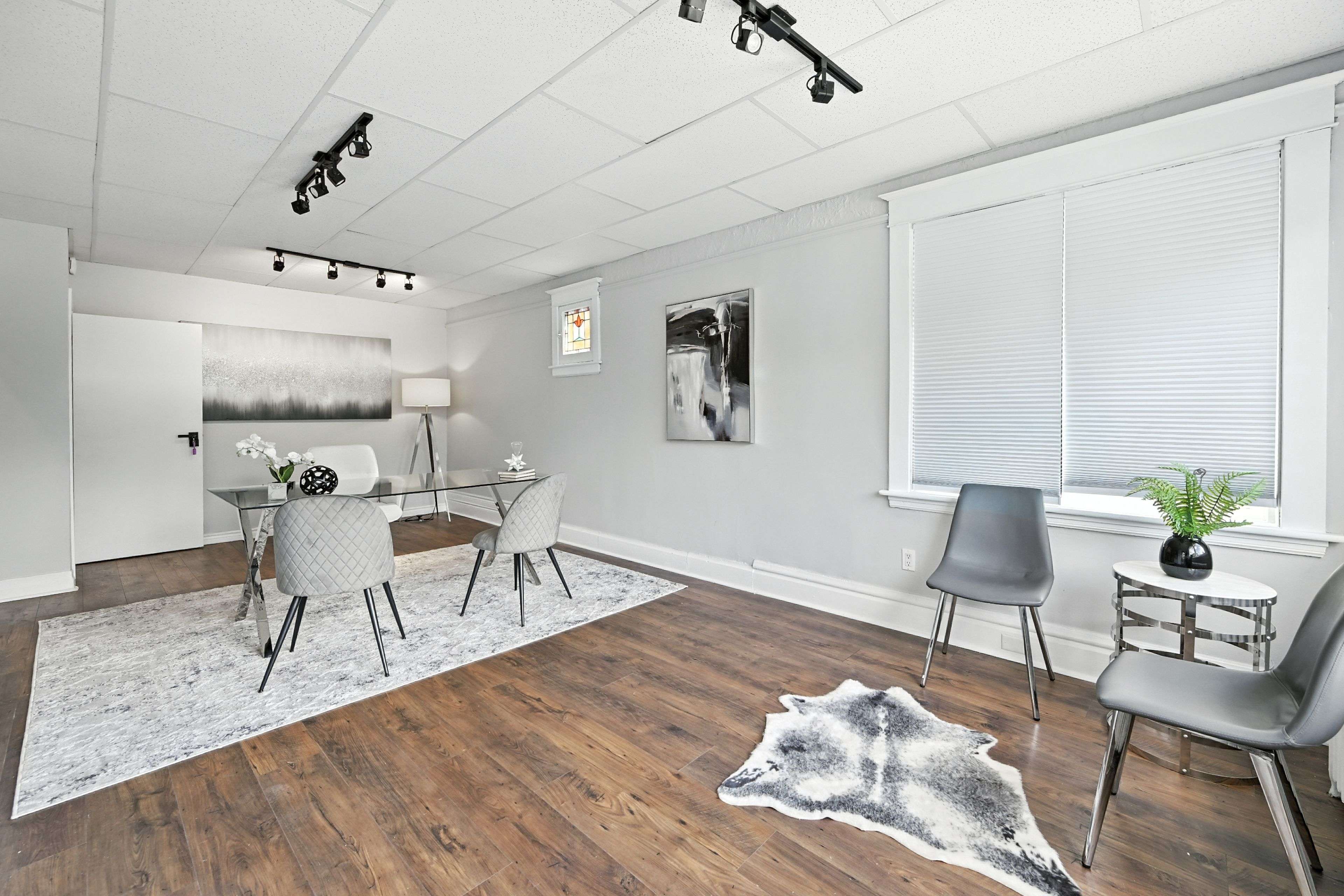 Hamilton, ON L8M 1N5,1047 Main ST E