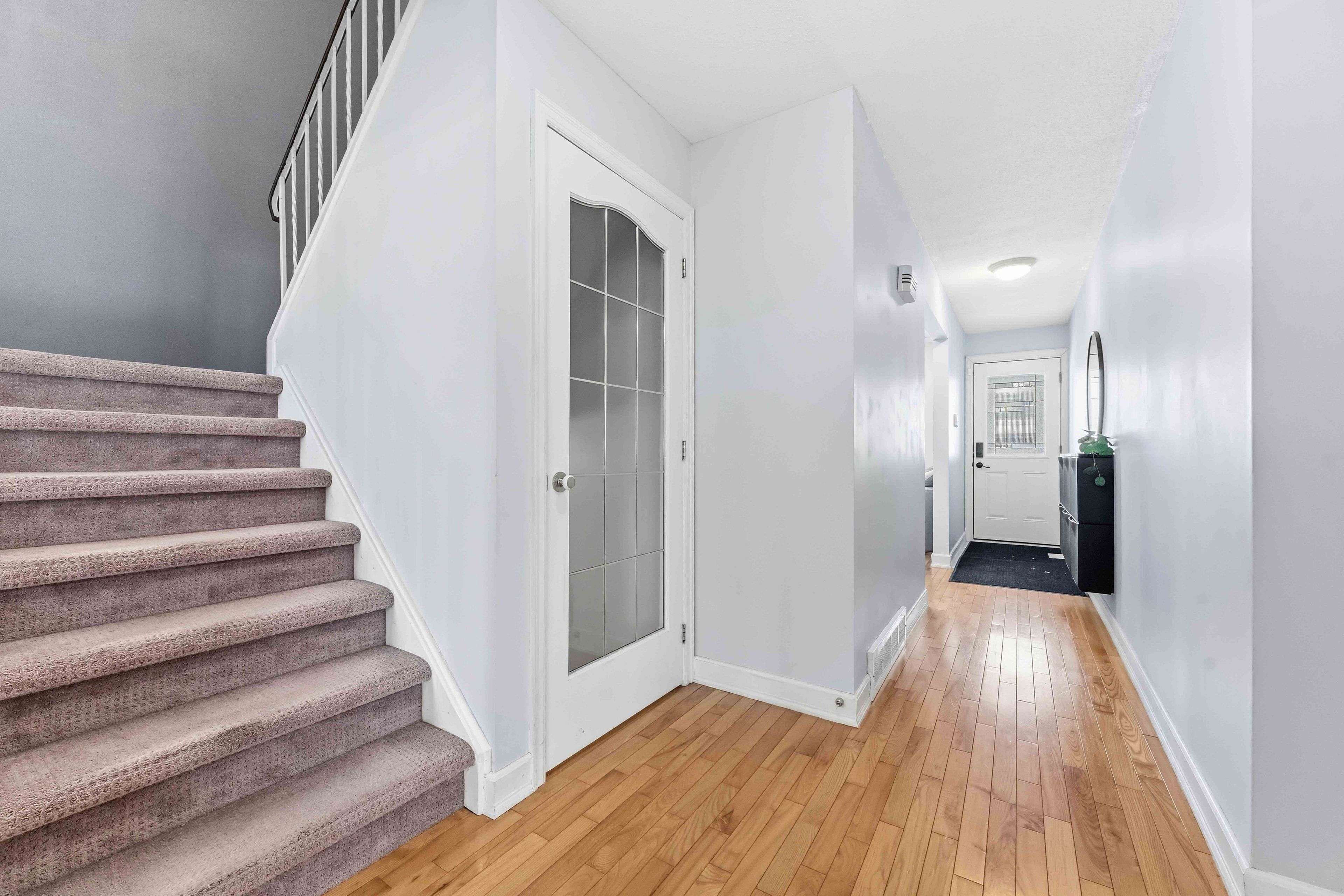 Orleans - Convent Glen And Area, ON K1C 2S5,1017 Arrowhead PL