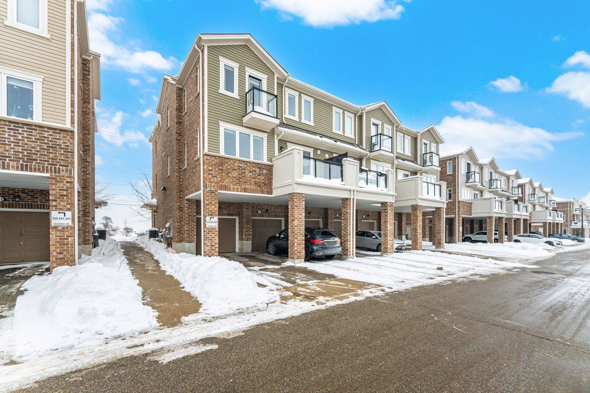 Kitchener, ON N2R 0L7,565 Goldenrod LN