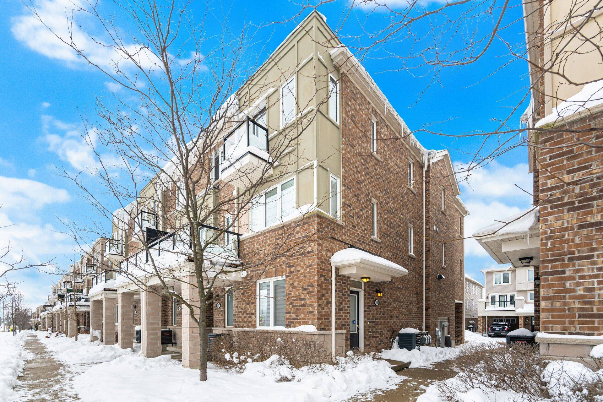 Kitchener, ON N2R 0L7,565 Goldenrod LN