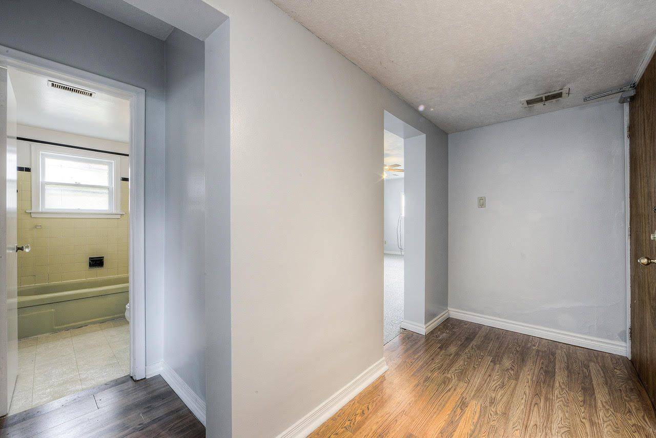 Kitchener, ON N2M 2J7,7 Balmoral DR