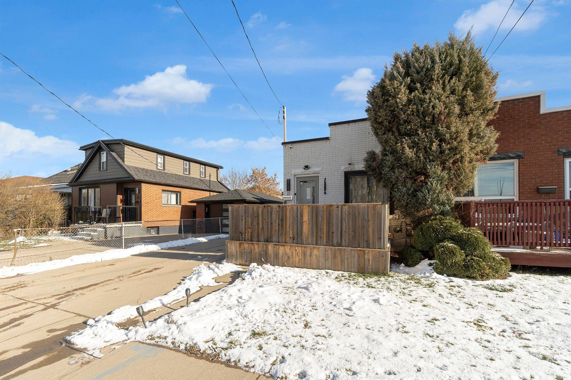 Hamilton, ON L8H 1A1,23 Rosewood RD