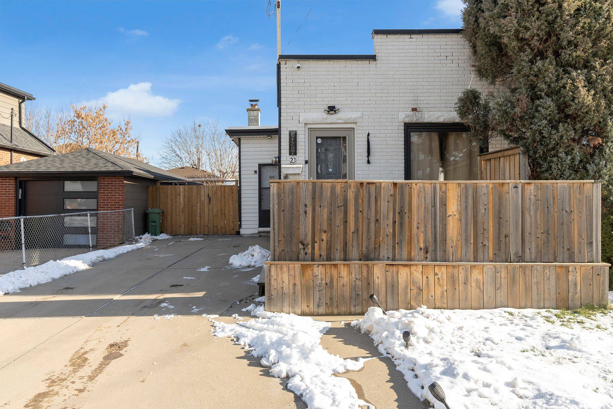 Hamilton, ON L8H 1A1,23 Rosewood RD