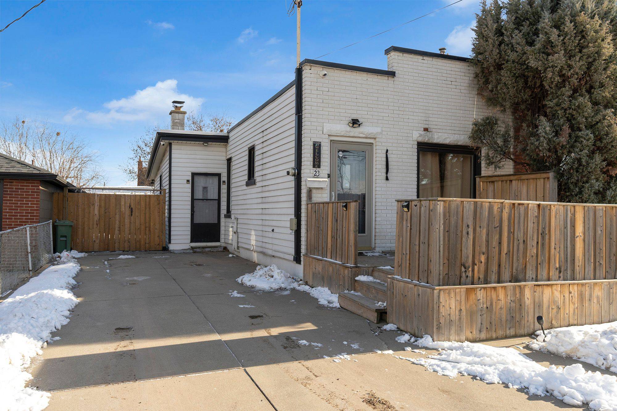 Hamilton, ON L8H 1A1,23 Rosewood RD