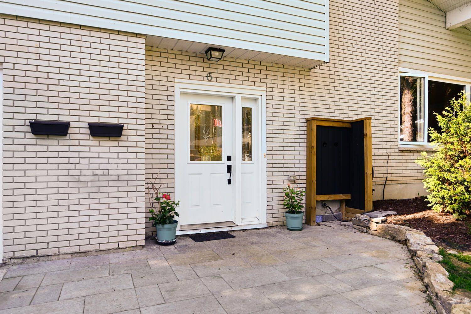 Brockville, ON K6V 1N4,6 Maplewood CIR