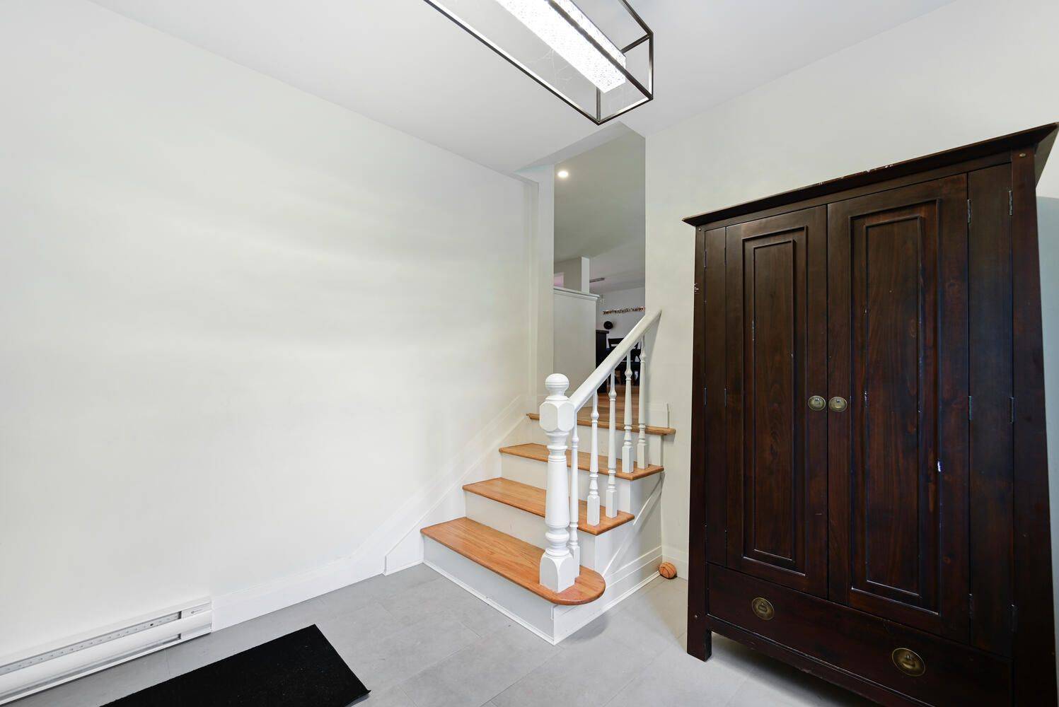 Brockville, ON K6V 1N4,6 Maplewood CIR